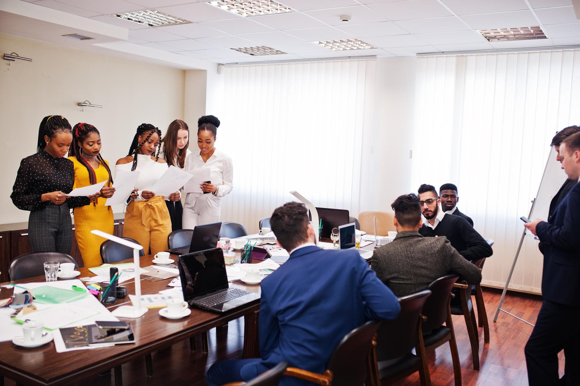 Advisory meeting between investors and entrepreneurs